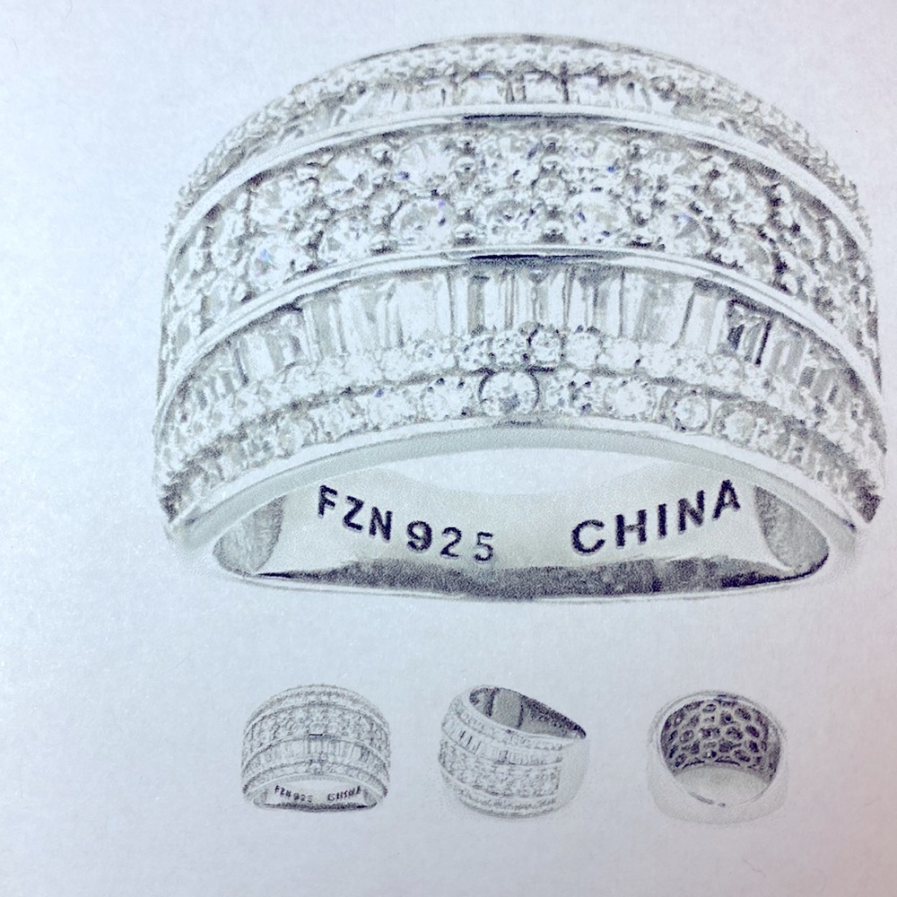 Bella Luce White Diamond Simulant Ring - Picture 11 of 12